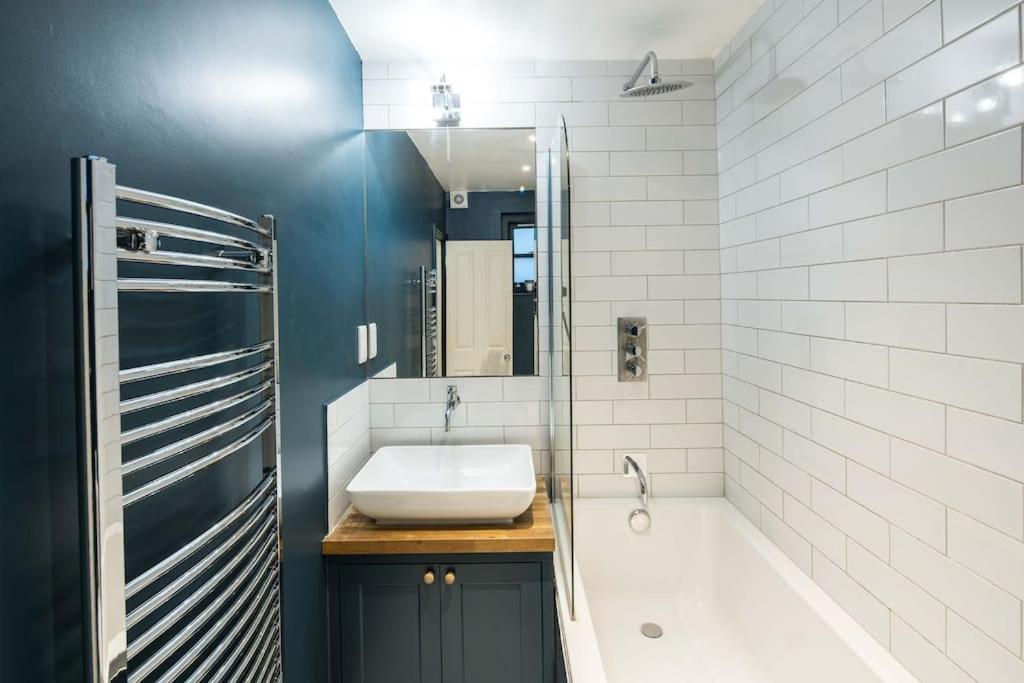 Superb Retreat Central Next Tube Appartement Londen Buitenkant foto